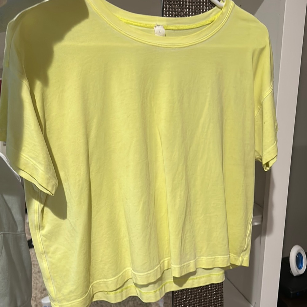 Lululemon cropped shirt
